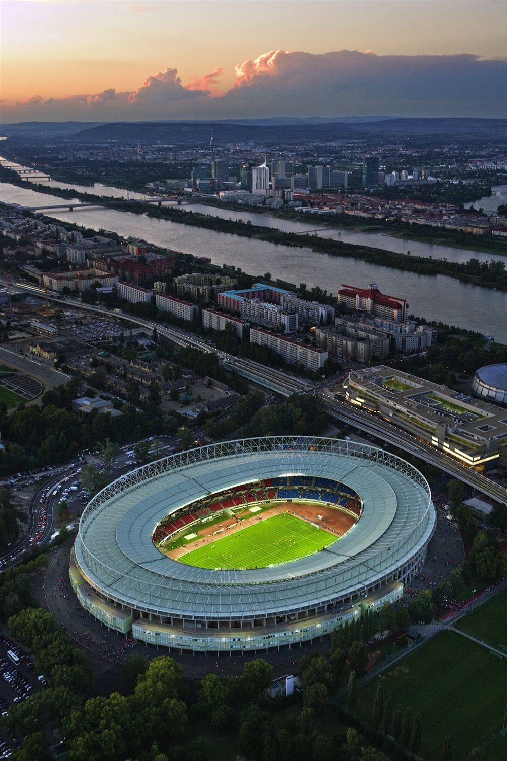 Na nov zrekonstruovaný stadion se vejde více ne 50 tisíc fanouk.