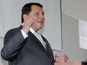 Jiří Paroubek přednášel znojemským studentům ekonomie. Jiří Paroubek přednášel znojemským studentům ekonomie.