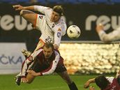 Ostrava - Budějovice: Neuwirth padá přes soupeře Ostrava - Budějovice: Neuwirth padá přes soupeře