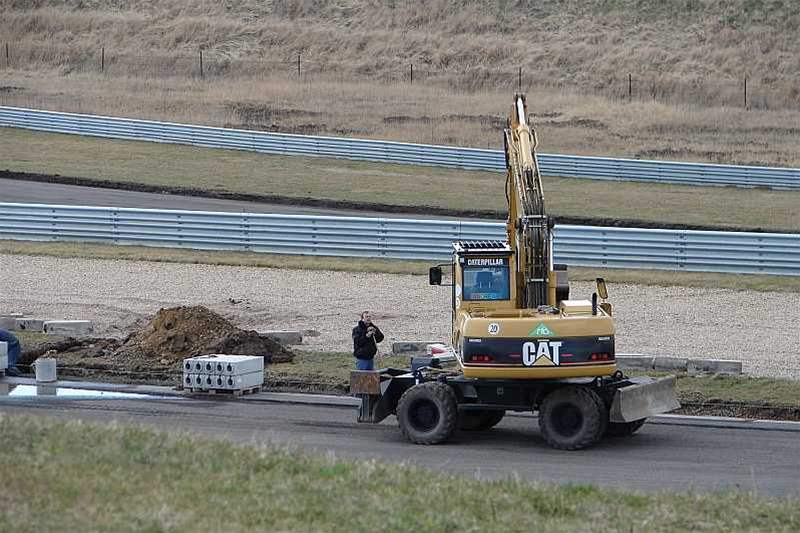 Mostecký okruh dostal nový povrch