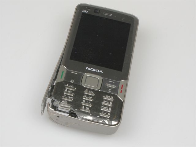 Nokia N82 po pádu z 5. patra