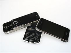 Apple iPhone vs Nokia N81 8GB vs Sony Ericsson W960i