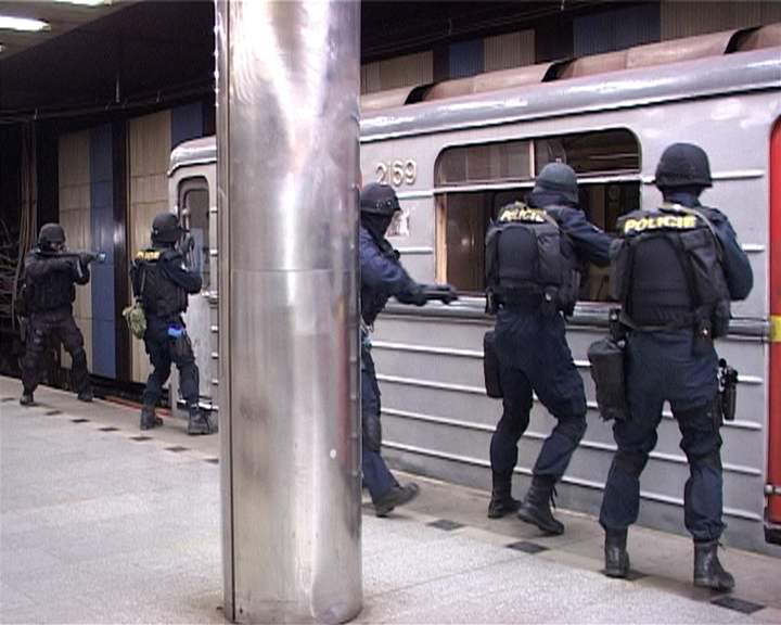 Nácvik zásahu policie v metru (30.4.2008)