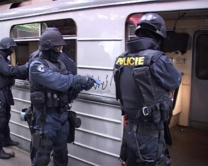 Nácvik zásahu policie v metru (30.4.2008)