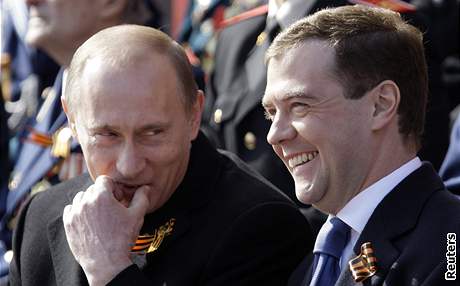 Prezident Medvedv v nedávném rozhovoru Putinovu vládu kritizoval. Putin to oznail za zcela normální.