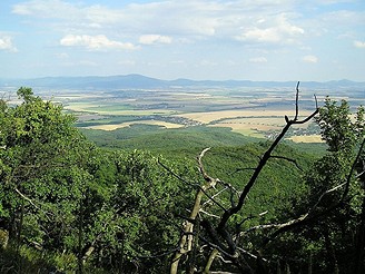 Slovensko. Krajina dolnho Ponit z vrchu Marht