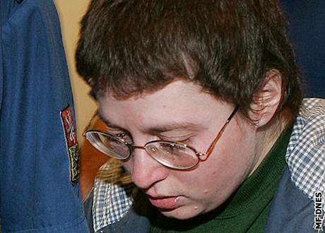 Barbora krlová u brnnského soudu (9.5.2008)