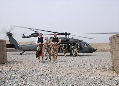 Mirek Topolánek na návtv v Afghánistánu