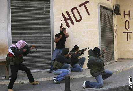 Ozbrojenci z Hizballhu zaujmaj pozice v bejrtsk Maze (kvten 2008)