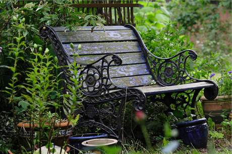Koupit si do zahrady kvalitní a cenov pijatelný nábytek není v souasné dob ádný problém.