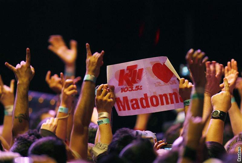 Madonna pedstavila v newyorském klubu Roseland své nové album Hard Candy.