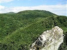 Slovensko. Vrch Marhát (748 m) z Krahulích vrch
