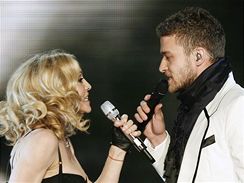 Madonna pedstavila v newyorskm klubu Roseland sv nov album Hard Candy. Zde s Justinem Timberlakem.