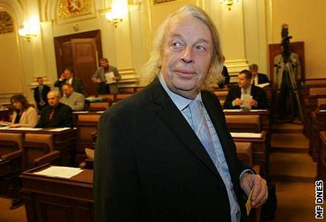 Svatopluk Karásek chce vymnit místo ve Snmovn za keslo v Senátu.