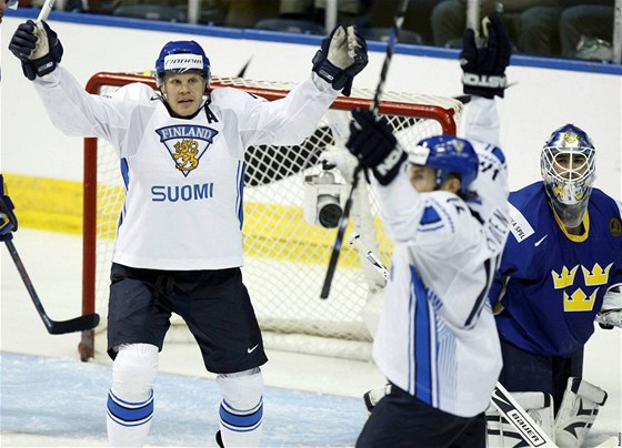 védsko - Finsko: Finové se radují z gólu v zápase o bronz