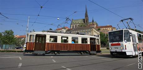 Na Strnskou sklu zaala jezdit historick tramvaj s slem 10