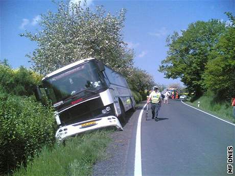 Nehoda autobusu u Losiné. (13.5.2008)