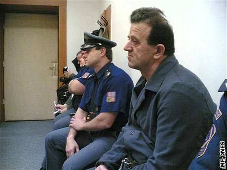 Fehim Hanua u plzeského soudu.