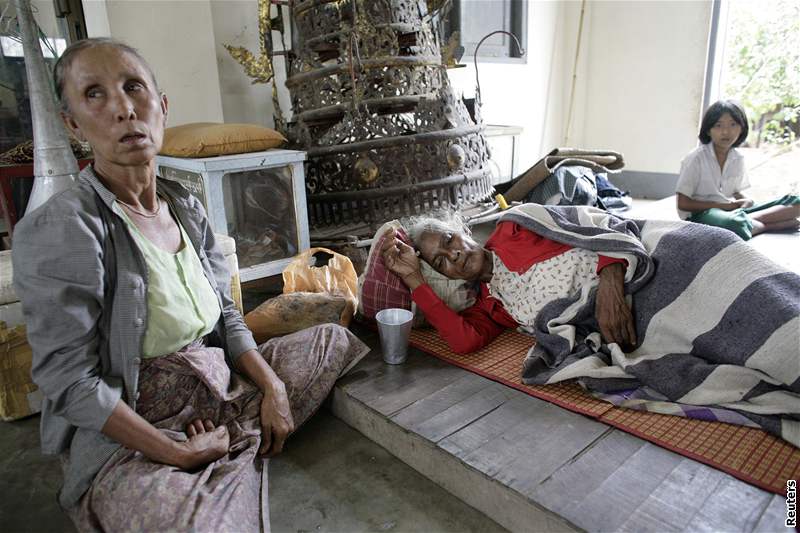 Barma po cyklonu Nargis. Vláda potvrdila u tém 80 tisíc obtí. (16. kvtna 2008)