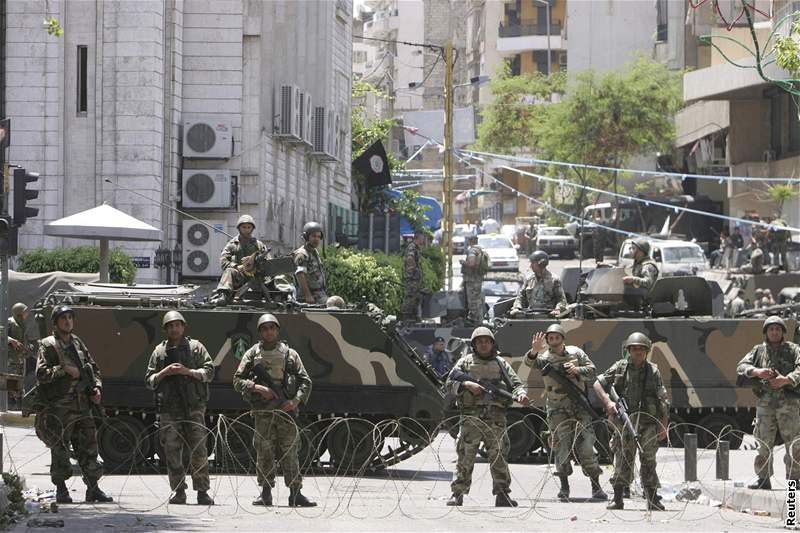 Armádní jednotky v ulicích Bejrútu