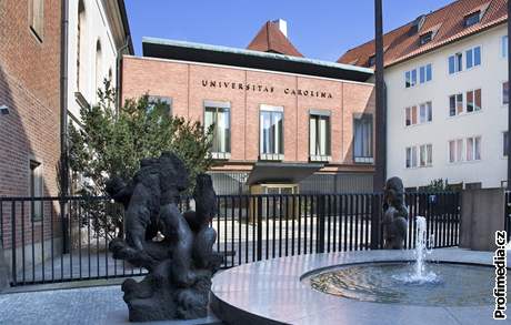 Univerzita Karlova, jediná z eských institucí svého druhu, která je brána  ve svt trochu v potaz