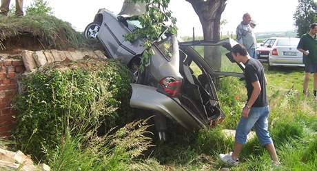 Auto na Hodonínsku narazilo do sklípku. idii se nic nestalo