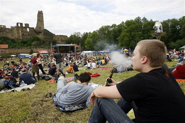 Festival Oko se ávou, pódium a hrad