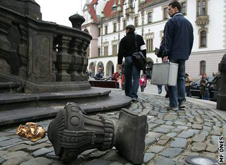 Poniený sloup Nejsvtjí Trojice v Olomouci (23. 5. 2008)