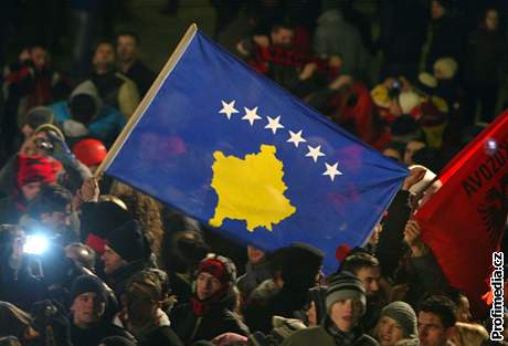 Kosovtí Albánci zaútoili na echy, kteí nesouhlasí s uznáním Kosova eskou republikou. Ilustraní foto
