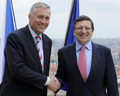 Barroso i Topolánek ví, e zem EU ratifikují lisabonskou smlouvu do konce roku