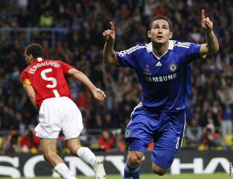 Manchester United - FC Chelsea, Lampard (vpravo)