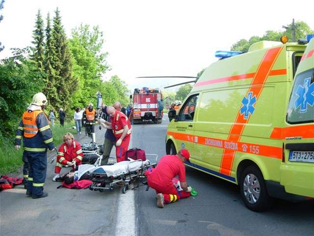 Pi nehod u Rudníku na Trutnovsku zahynuli v úterý tyi lidé a pátý skonil ván zranný v nemocnici,