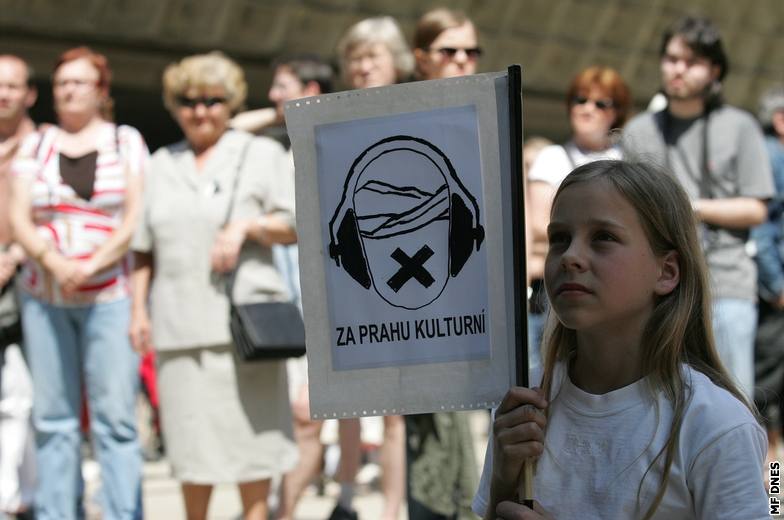 K protestm se pipojil i Miroslav Táborský (na snímku s rodinou).