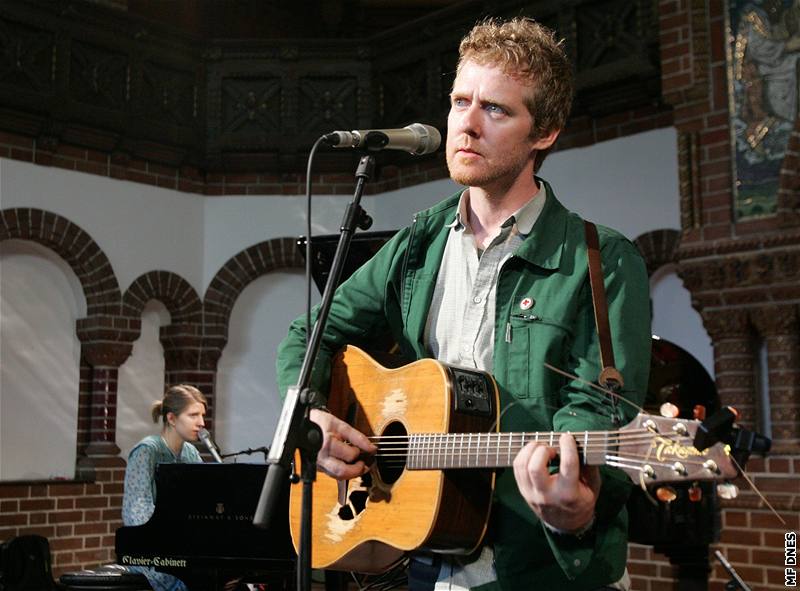 Glen Hansard a Markéta Irglová v dob, kdy jet tvoili pár i v soukromí,