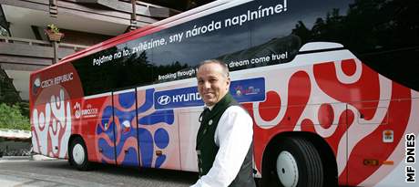 Autobus eských fotbalist na Euru