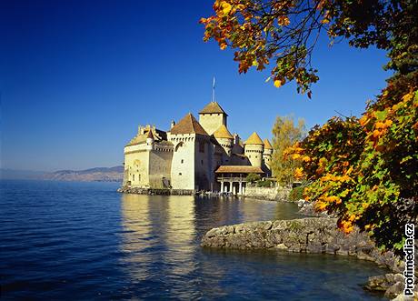 výcarská riviéra,  vodní hrad Chillon poblí Montreux