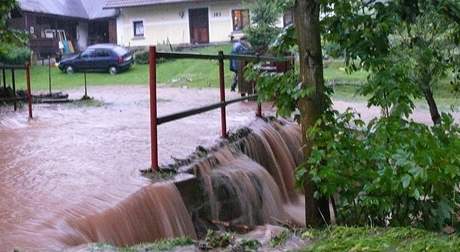 Rozvodnný potok v Horní Brusnici na Trutnovsku