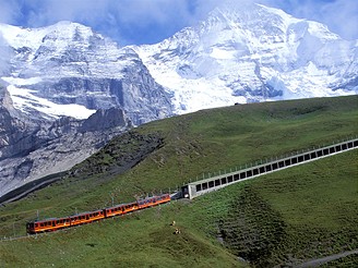 vcarsko, vlak ped Jungfrau