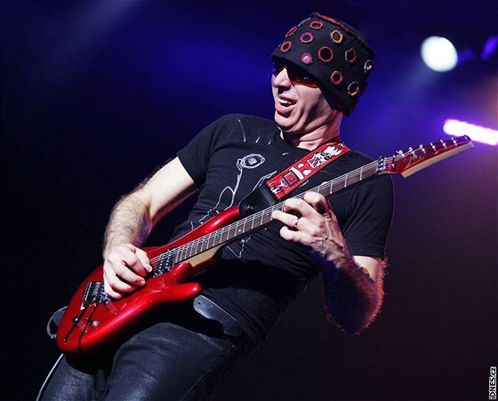Kytarista Joe Satriani koncertoval v ervnu 2008 v praské T-Mobile Aren.