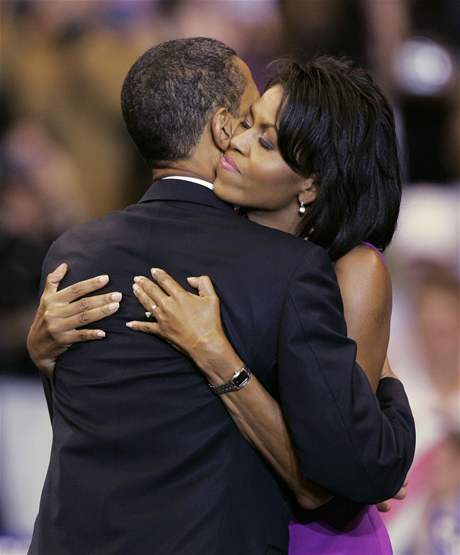 Barack Obama objm svou enu