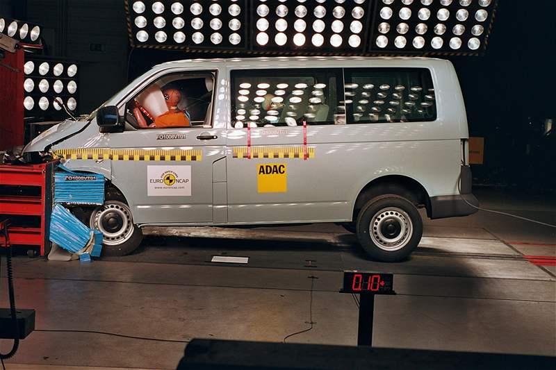 Crashtest VW Transporter T5