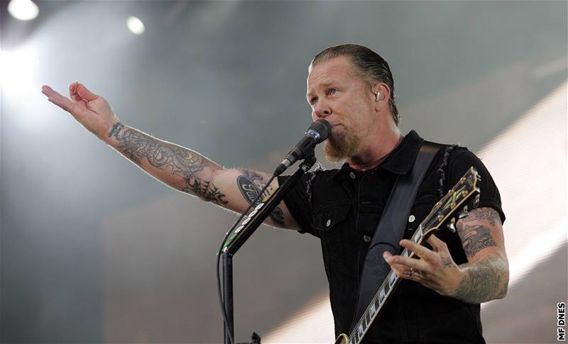 Koncert kapely Metallica - kytarista James Hetfield