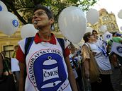 Zaměstnanci škol protestují před Úřadem vlády (9.6.2008) Zaměstnanci škol protestují před Úřadem vlády (9.6.2008)