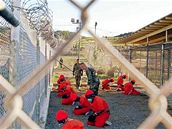 Obama chce vznici Guantánamo zruit, kam ale s vzni?