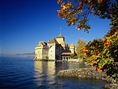 Švýcarsko, vodní hrad Chillon poblíž Montreux Švýcarsko, vodní hrad Chillon poblíž Montreux