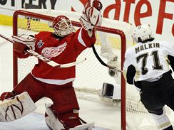 Detroit - Pittsburgh: Chris Osgood a Jevgenij Malkin