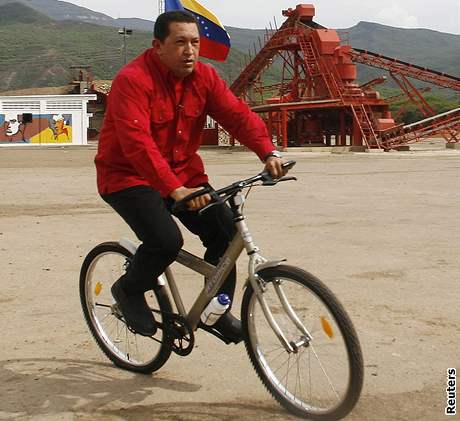 Hugo Chavez na kole