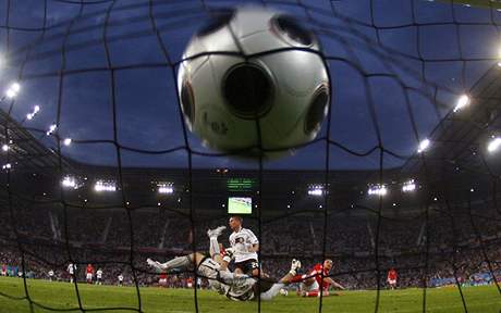 tonk nmeck reprezentace Lukas Podolski stl branku svmu rodnmu Polsku. Euro 2008.