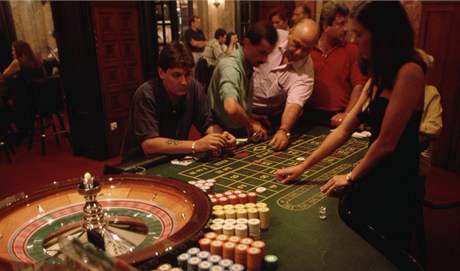 Hazardních hrá v esku stále pibývá, loni prosázeli rekordních 108,3 miliardy korun. Ilustraní foto