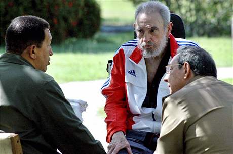 Hugo Chávez, Fidel Castro a jeho bratr Raúl